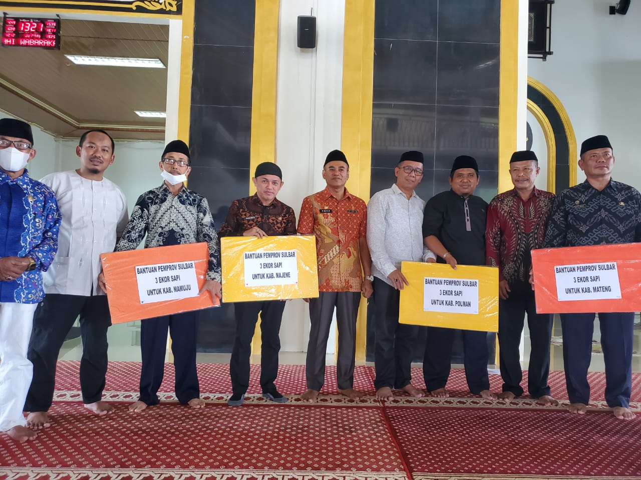 Jelang Idul Adha, Pemprov Sulbar Serahkan 18 Sapi Kurban ke Seluruh Kabupaten